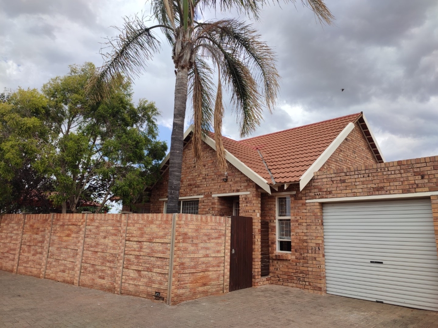 2 Bedroom Property for Sale in Fleurdal Free State